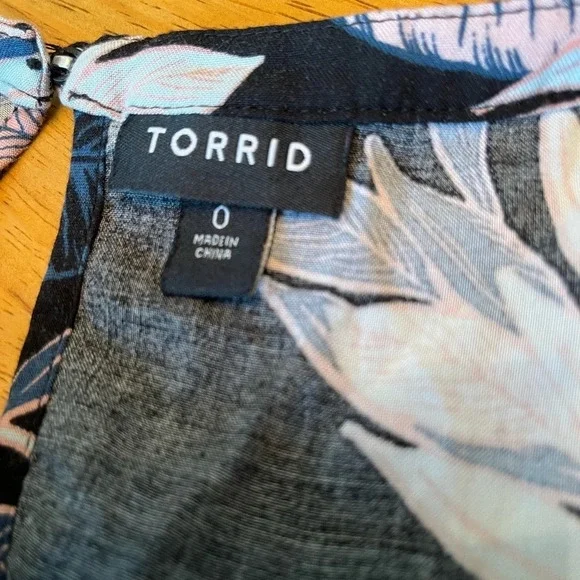 Torrid Challis high neck sleeveless high low dress, size large - Picture 3 of 3